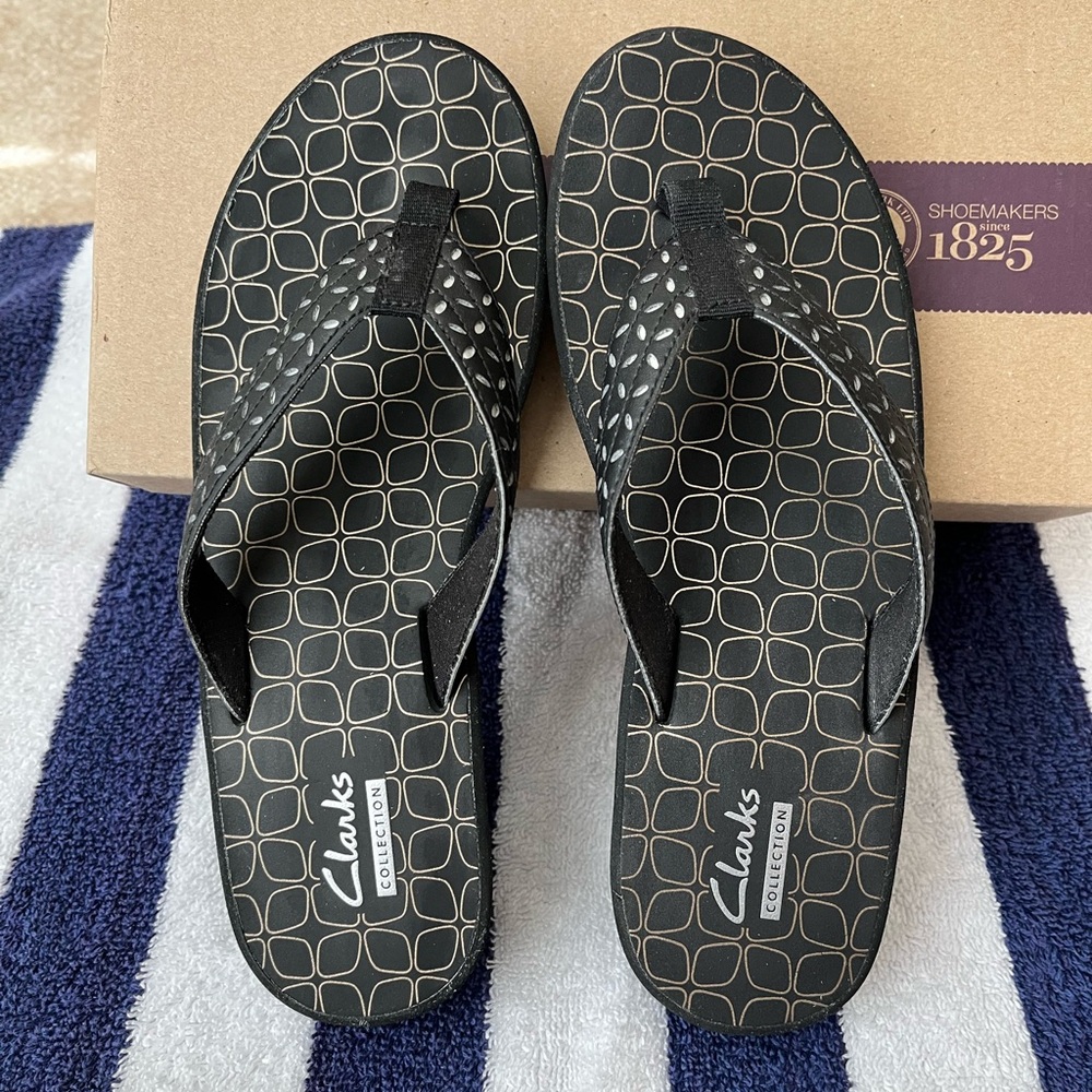 Clarks Black Flip Flops